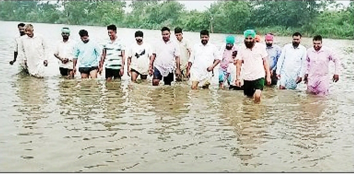 Heavy rains become a disaster for farmers, hundreds of acres of crops in Kotli Khurd village submerged in water.